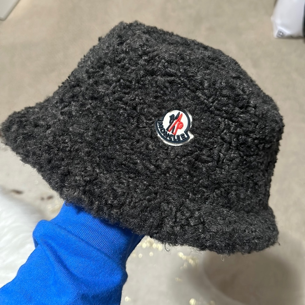 Moncler bucket hat